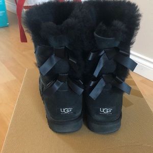Ugg Bailey Bow II black sheepskin boots sz 39